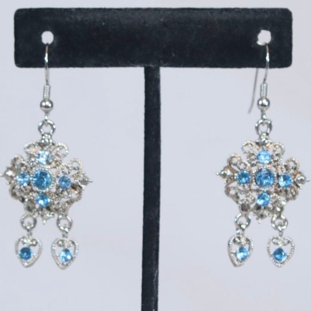 💎Dainty VIntage Chanelier Earrings Ornate Silver Tone Filagree Cobalt Blue Stone